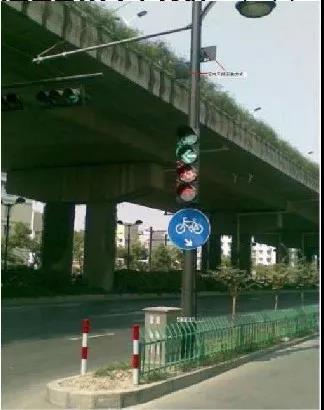 E22系列無線設備加上433M吸盤天線安裝在城市智能照明系統(tǒng)中